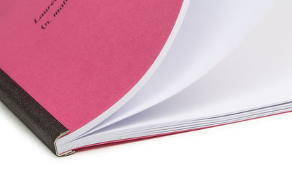 Carica i file, seleziona il formato, inserisci il nr delle pagine da stampare, scegli la rilegatura, attendi l'arrivo a casa oppure passa direttamente in negozio.