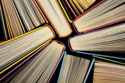 Carica i file, seleziona il formato, inserisci il nr delle pagine da stampare, scegli la rilegatura, attendi l'arrivo a casa oppure passa direttamente in negozio.